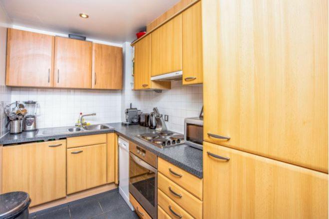 Room In Stratford With Private Bathroom And Parking Londres Exterior foto
